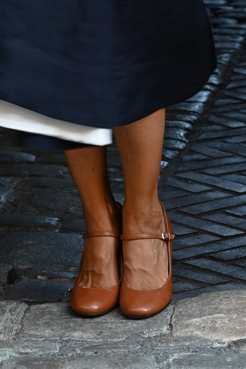 Bravina | Everyday strappy sandals on a small heel