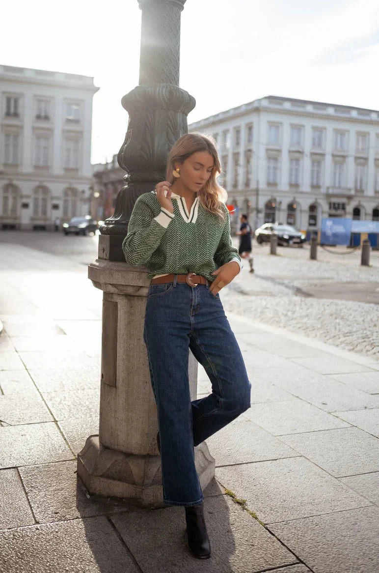 EMILIA™ | THE GREEN V-NECK PULLOVER